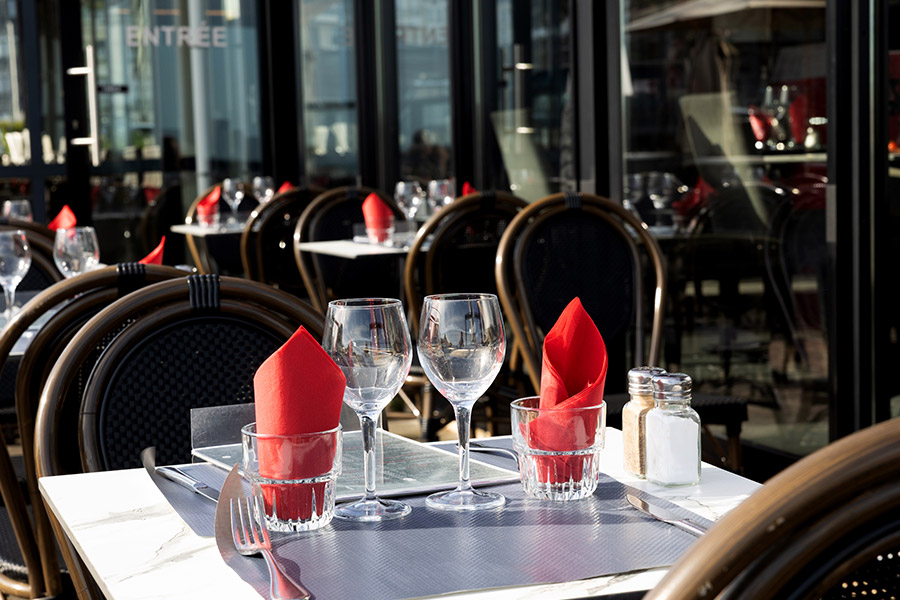 Restaurant à Granville, sur le port de plaisance
